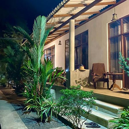Hotel The Dale Mirissa Extérieur photo