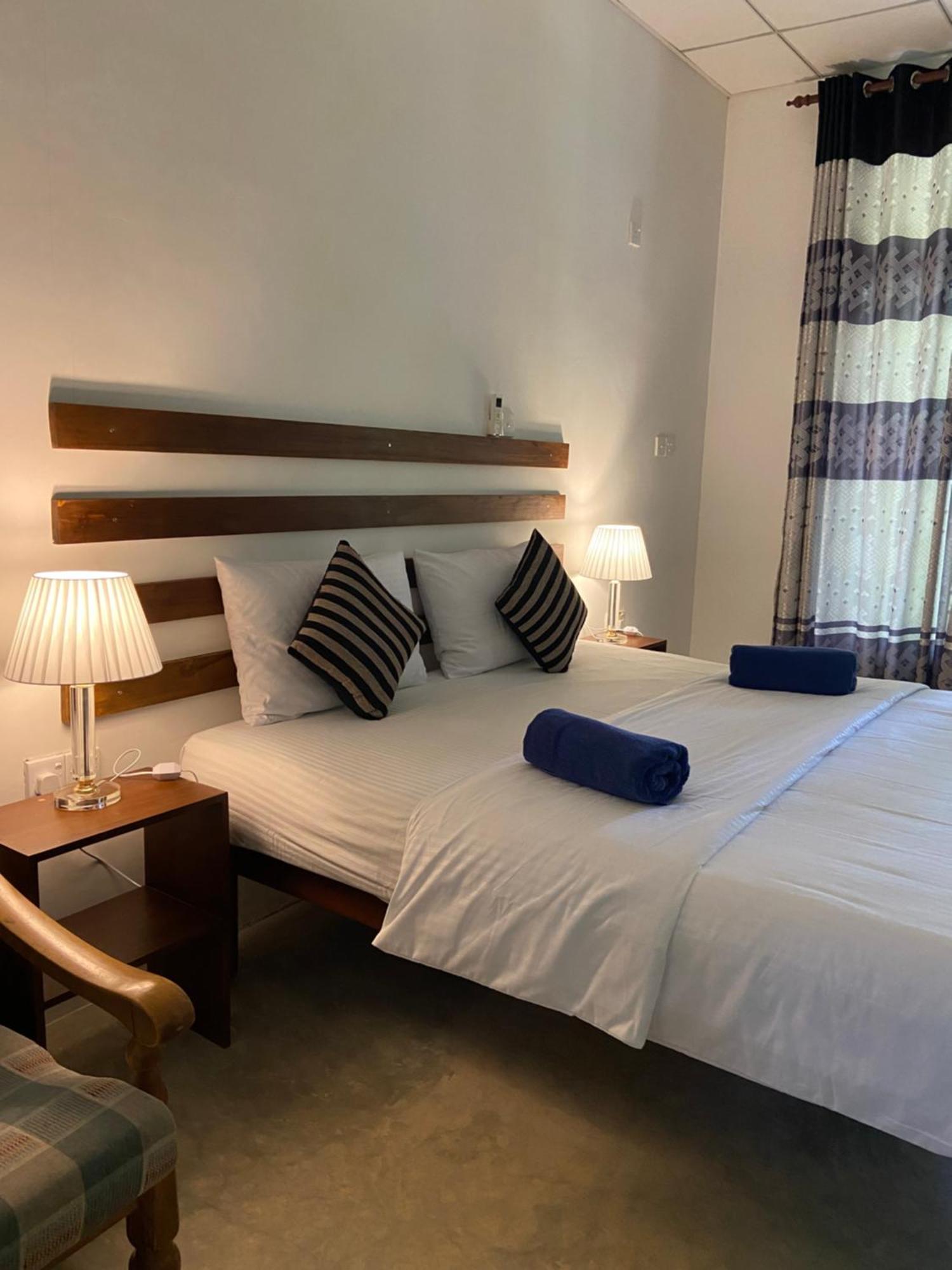 Hotel The Dale Mirissa Extérieur photo